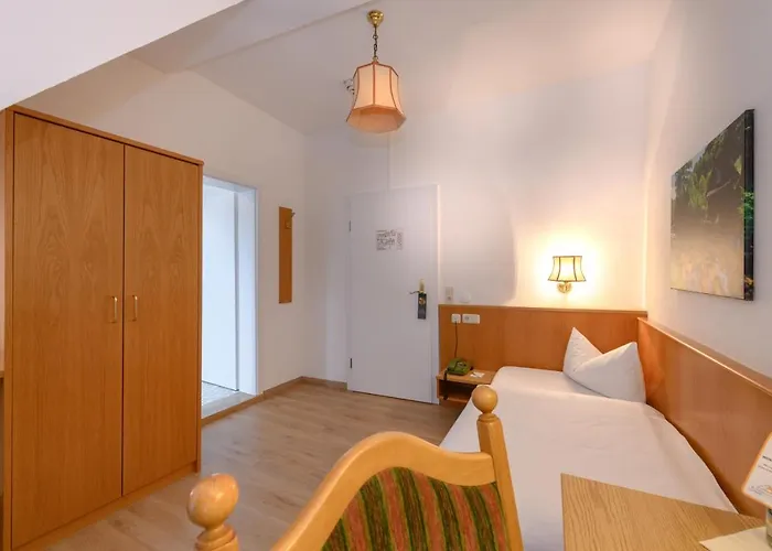 فندق Ringhotel Garni Pflug أوبركيرش